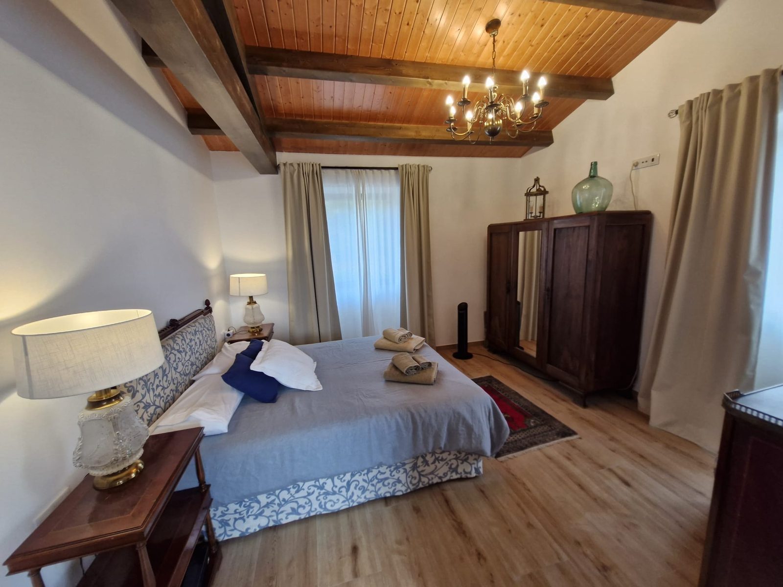 Habitación principal, vista del armario de época